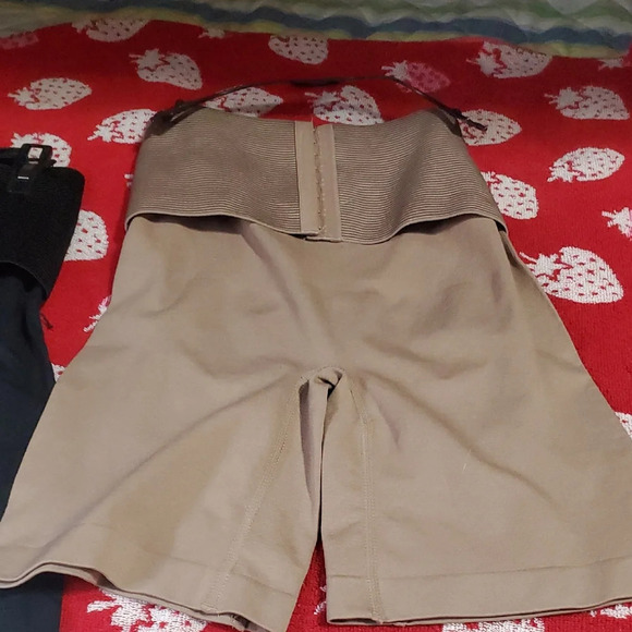 Skinnygirl 2 Pk Tan & Black Smoothers & Shapers Shorts - Picture 7 of 9